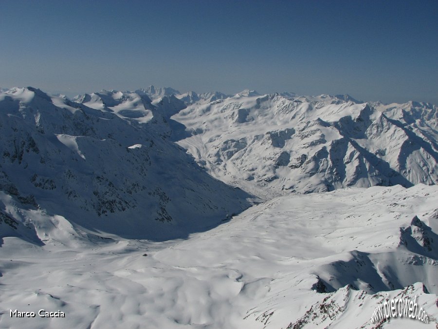 29_Val Cedec e ghacciaio dei Forni...il rifugio un puntino lontana.jpg - 29_Val Cedec e ghacciaio dei Forni...il rifugio un puntino lontano